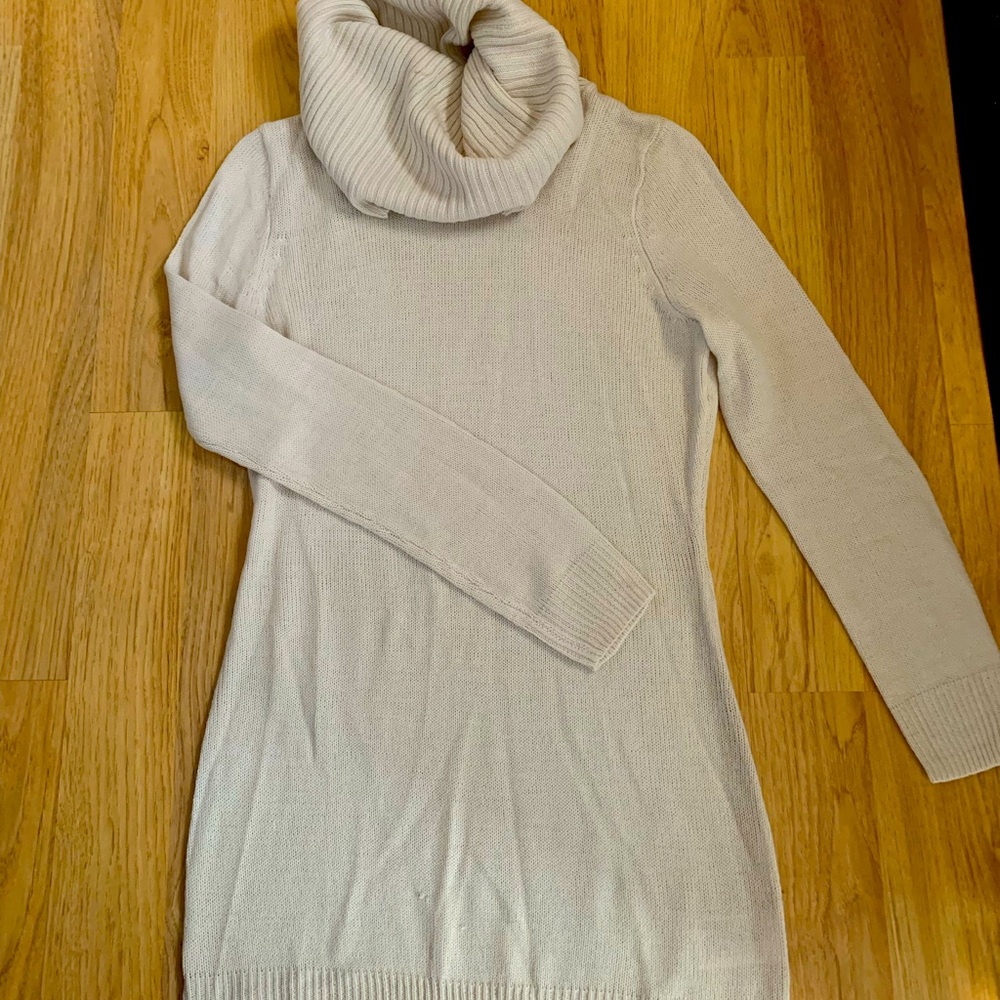 H&M Sweater only worn twice!
